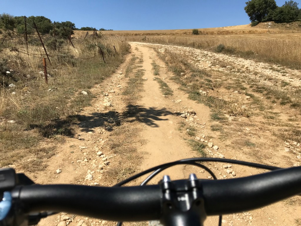 Camino santiago de San Juan de Ortega a Cardeñuela Riopico pasando por Agés. Burgos. Castilla y León.&nbsp;29.8.2018