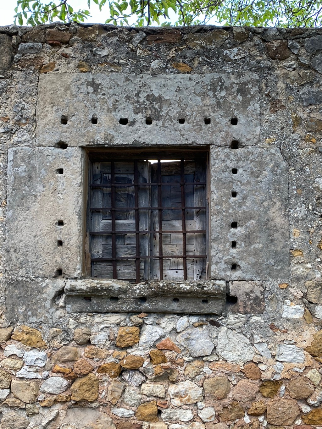 Casas, puertas, escudos y detalles en Atienza. Guadalajara. Castilla La Mancha.&nbsp;12.6.2021