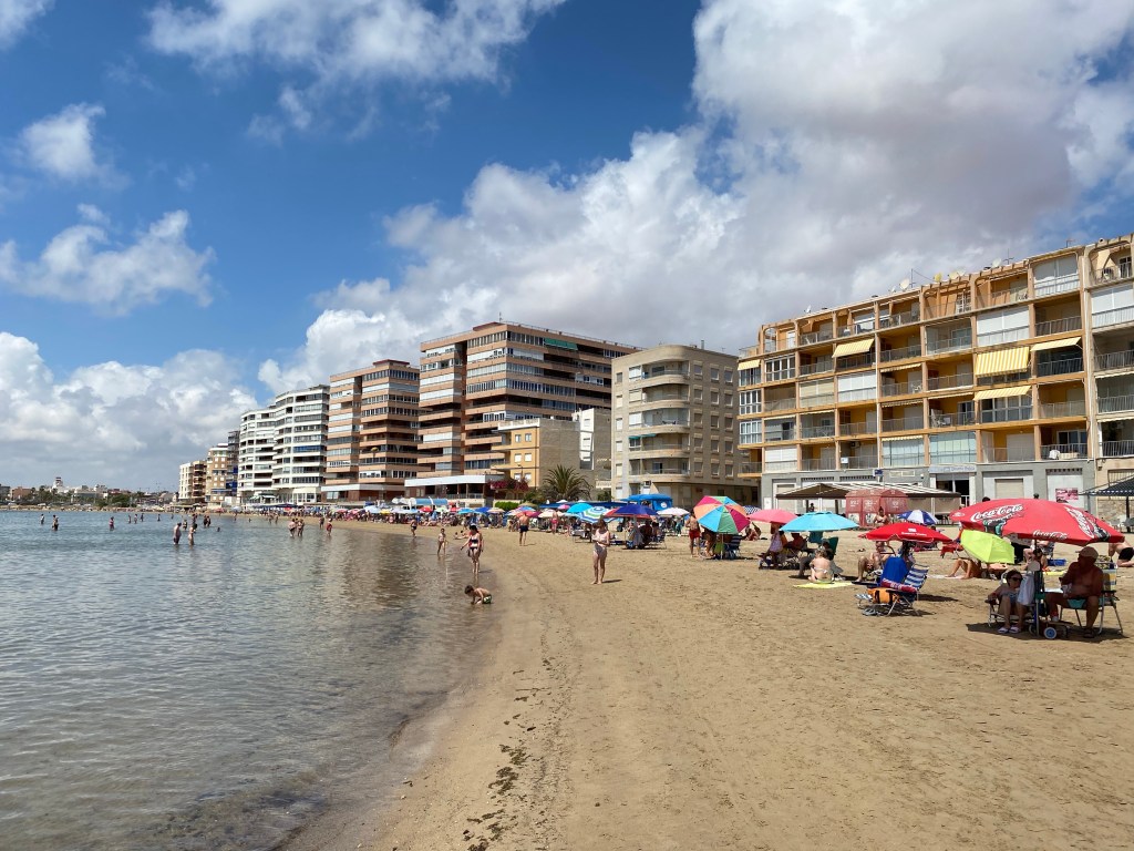Playa y Construcción en Torrevieja, Alicante, Comunidad Valenciana.&nbsp;1.7.2021