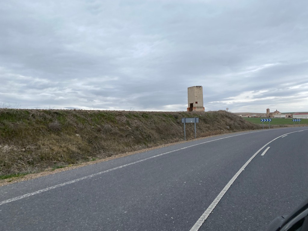 Transformador en carretera de Bernuy de Coca a Santiuste. Segovia. Castilla y León.&nbsp;26.1.2022