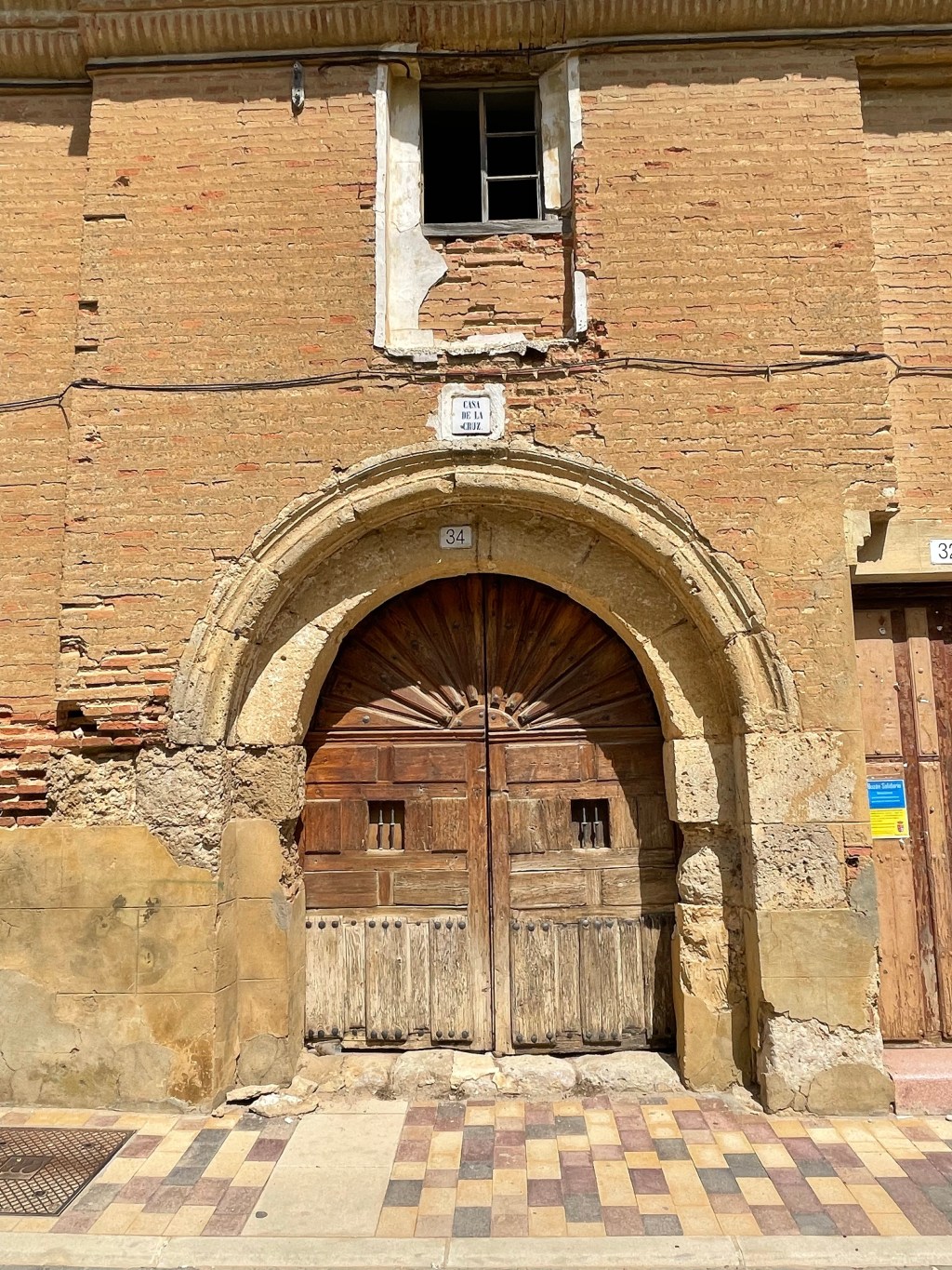 Detalles de puertas en Fuentes de Nava. Palencia. Castilla y León.&nbsp;01.05.2022