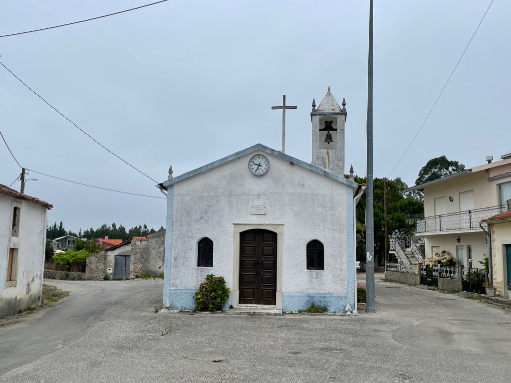 Iglesia y detalles de casas en Zambujeiro. Beira Litoral. Portugal.&nbsp;24.07.2022