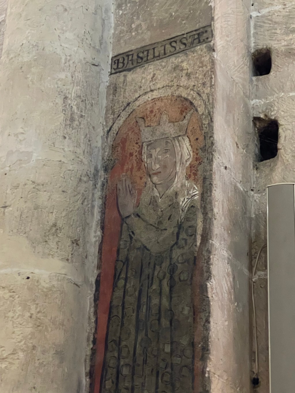 Detalles en la Iglesia de San Millan: canecillos, capiteles, fresco de Santa Basilisa y la plaza el día de la marcha contra el cáncer. Segovia. Castilla y León.&nbsp;17.10.2022