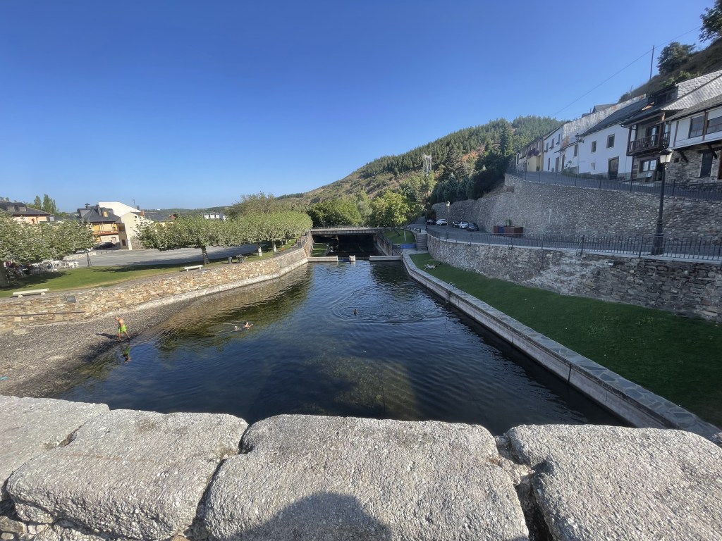 Camino de Santiago a su paso por Molinaseca. León. Castilla y León.&nbsp;2023.08.23