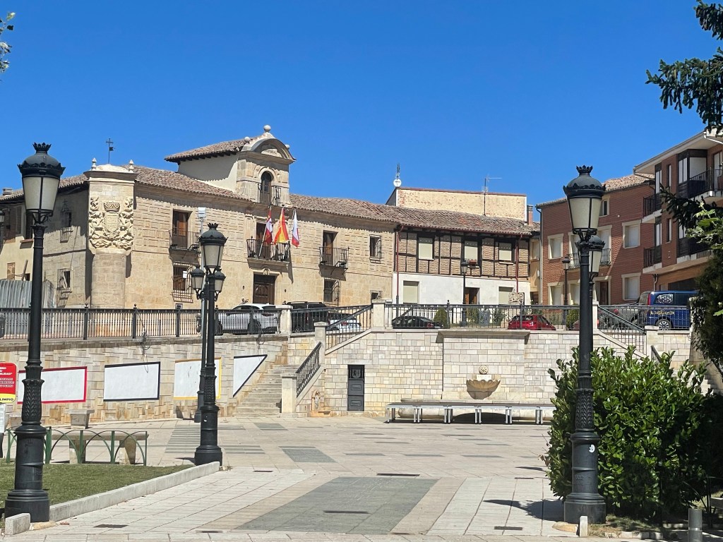 Detalles de la Plaza Mayor de Osorno la Mayor. Palencia. Castilla y León.&nbsp;20.08.2023