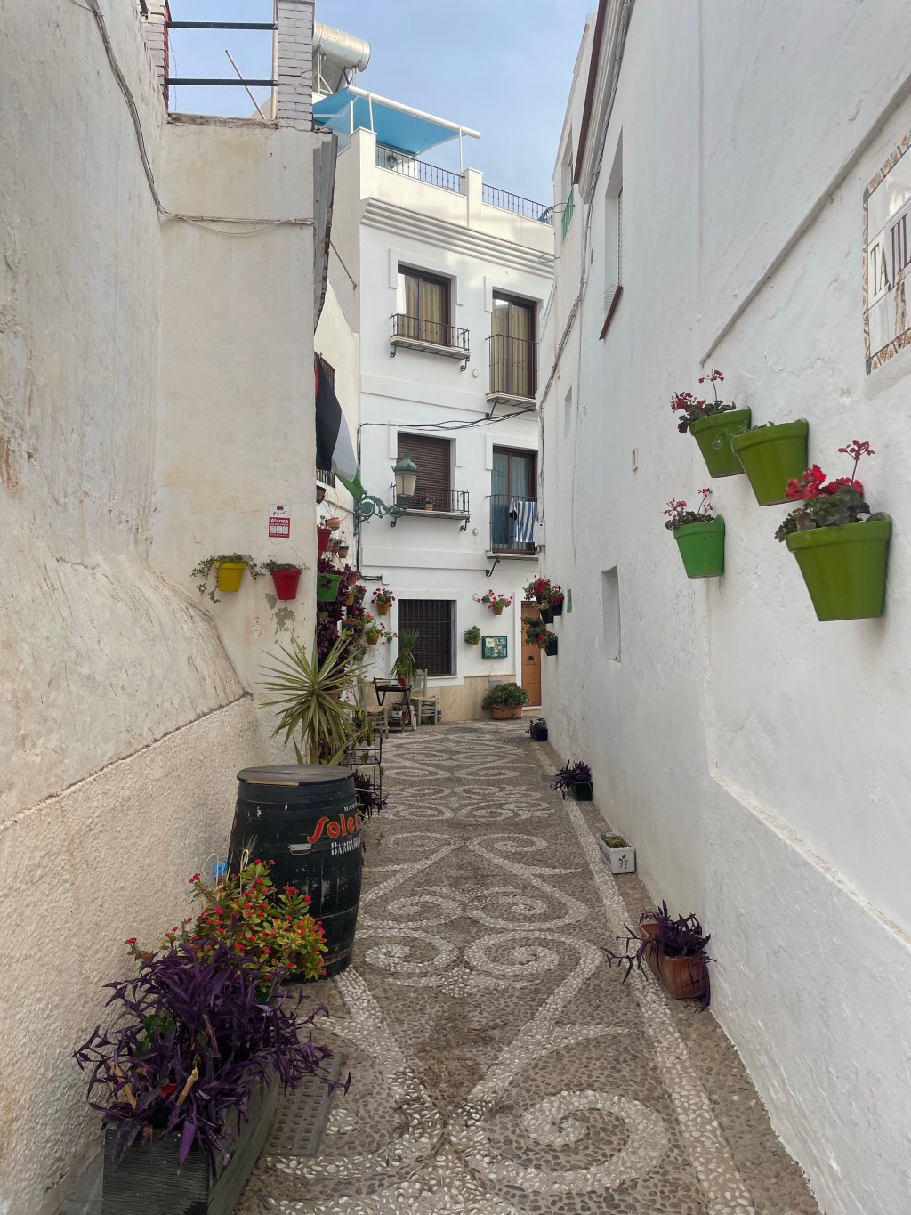 Detalles de Calles y Balcón de Europa en Nerja, Málaga, Andalucía.&nbsp;26.06.2024