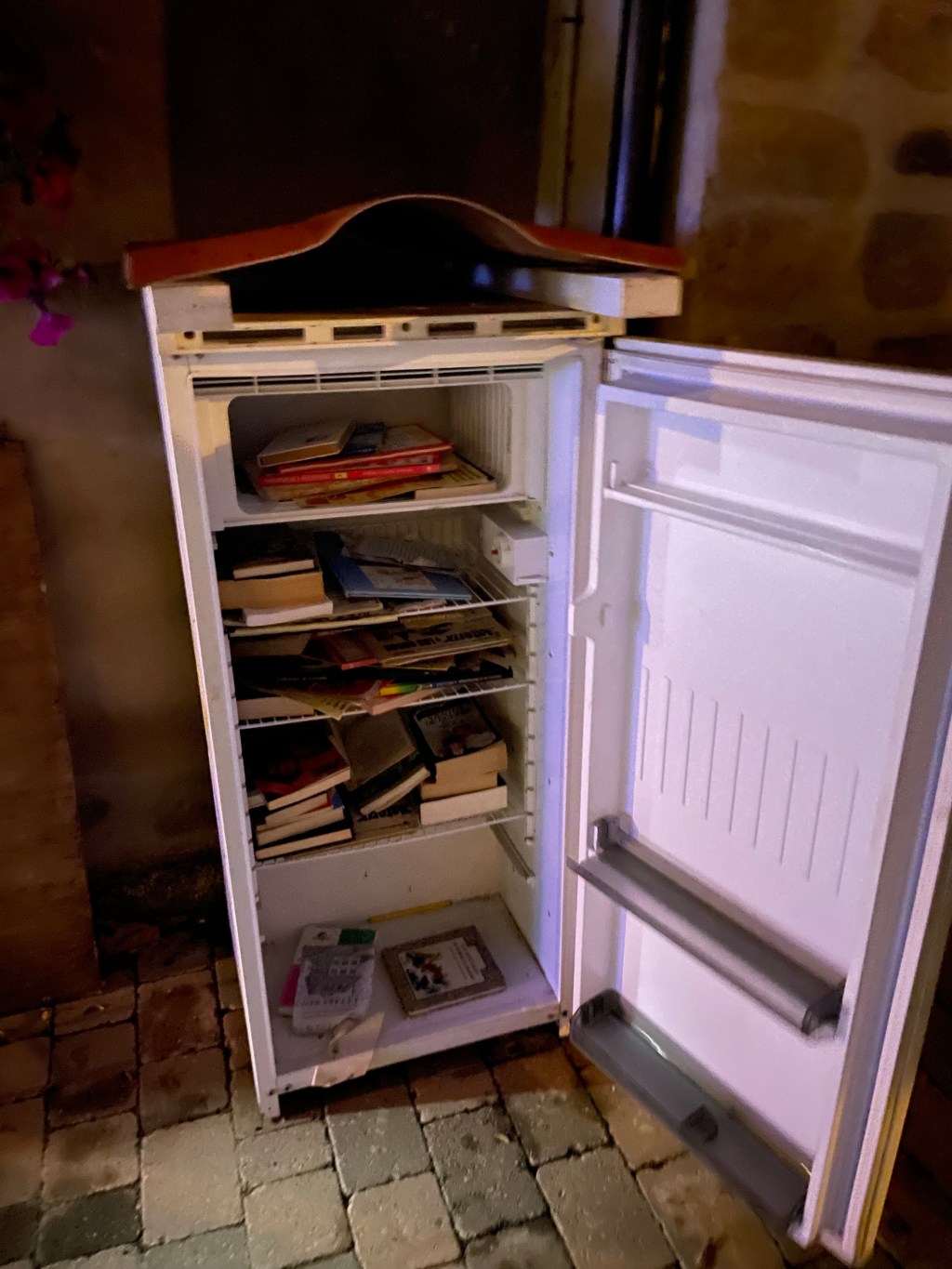 Villar del Río detalle de Frigoteca y caseta en la verbena. Villar del río. Soria. Castilla y León.&nbsp;31.08.2024